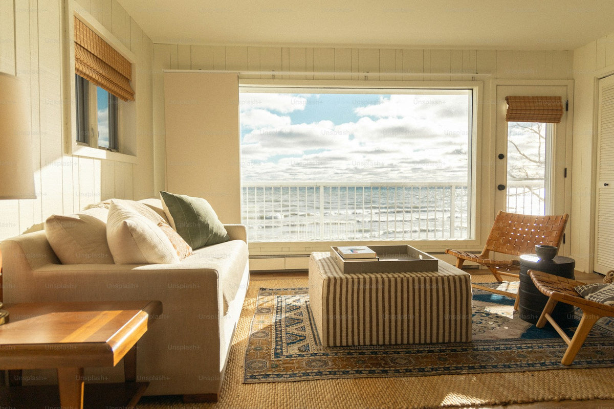 Light coastal country living room with natural furniture